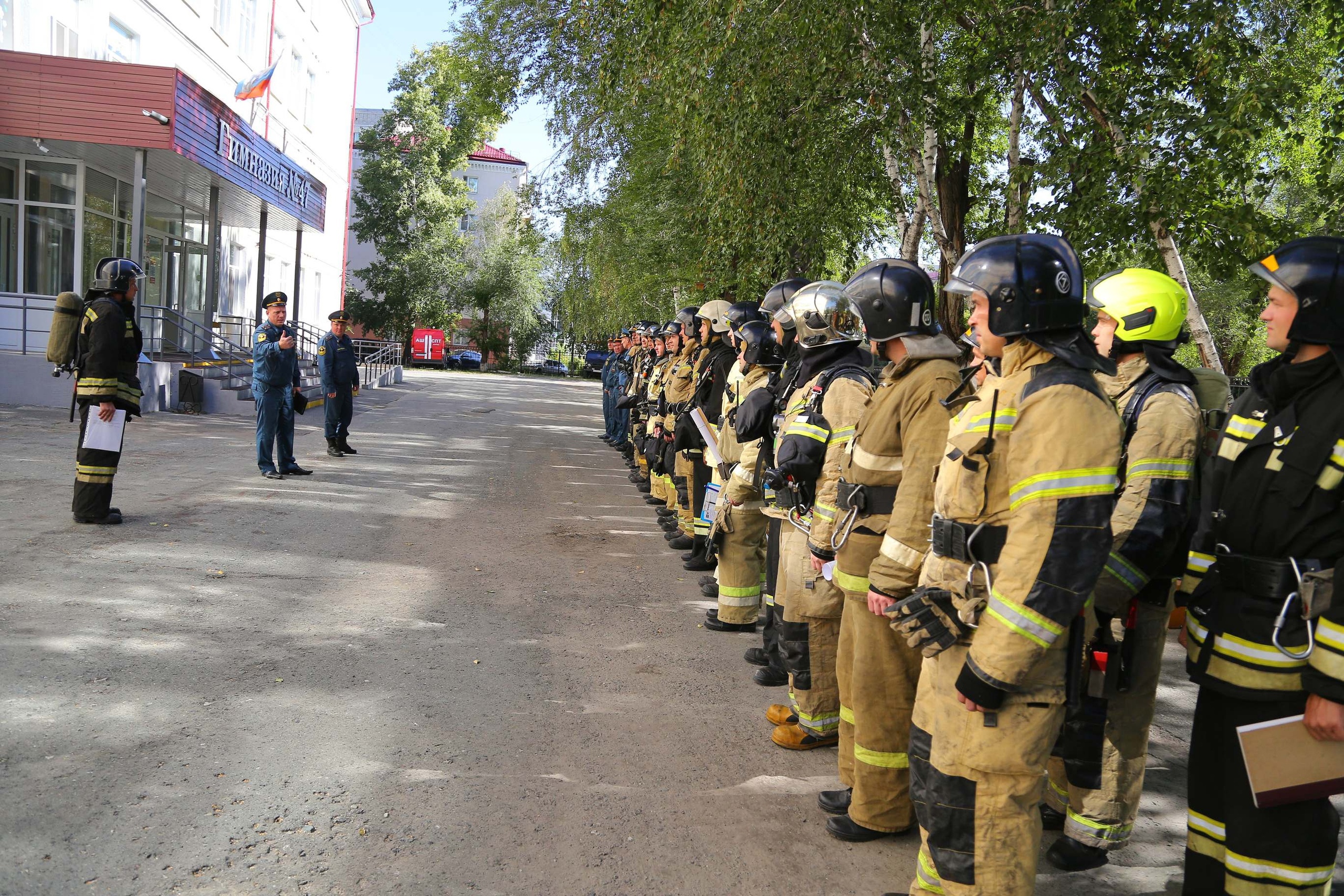 В Курганской гимназии №47 прошли пожарно-тактические учения.
